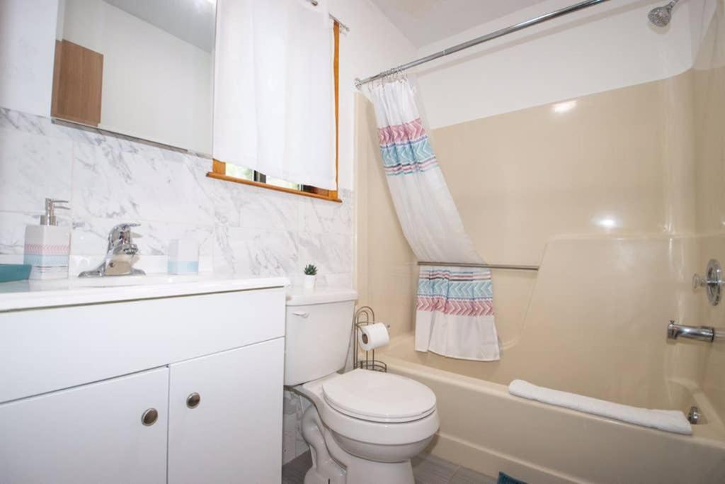 Entire 3 Bedroom Adventure Chalet, Near The Best Of The Poconos 이스트스트로즈버그 외부 사진