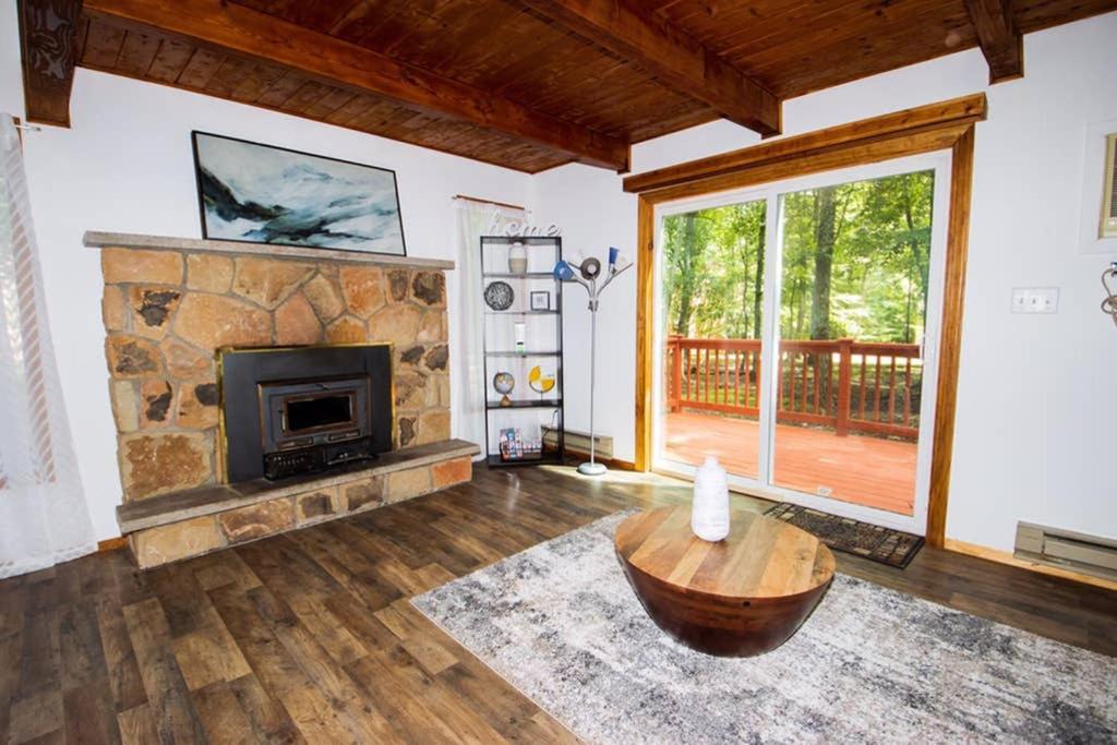 Entire 3 Bedroom Adventure Chalet, Near The Best Of The Poconos 이스트스트로즈버그 외부 사진