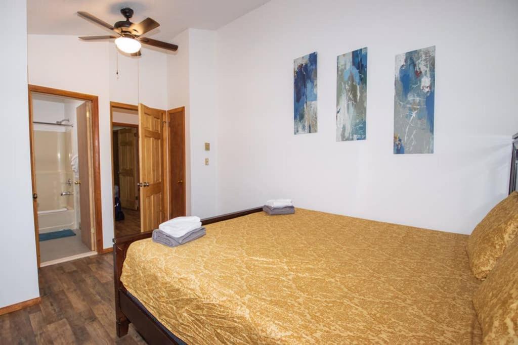 Entire 3 Bedroom Adventure Chalet, Near The Best Of The Poconos 이스트스트로즈버그 외부 사진